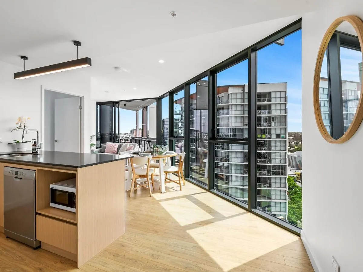 Great Views Pool High Level Boutique Apt With Carpark Brisbane Appartement