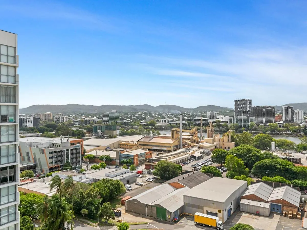 Great Views Pool High Level Boutique Apt With Carpark Brisbane